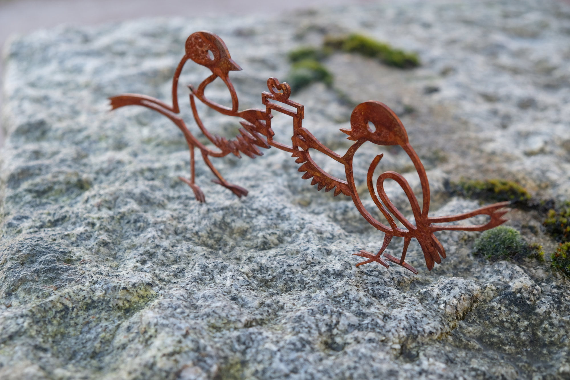 Metal-Sculpture-Giving-Robins-Rust