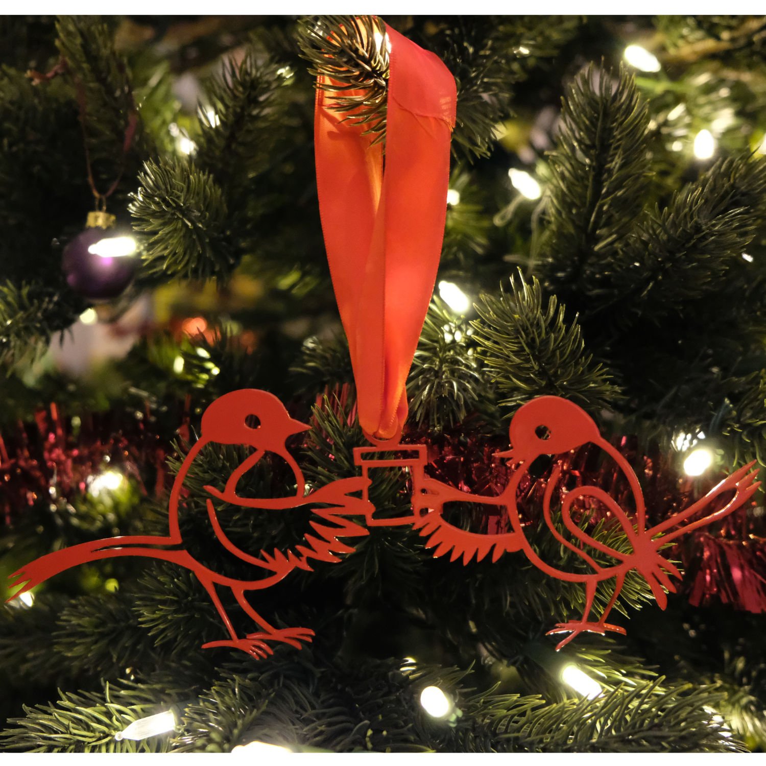 Metal-Sculpture-Giving-Robins-Red Metal-Sculpture-Giving-Robins-Red