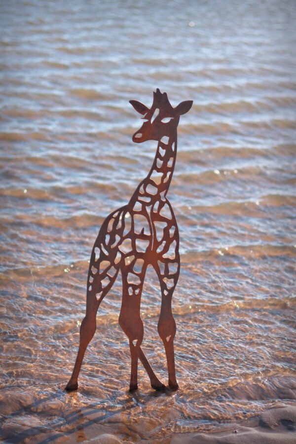 metal giraffe sculpture