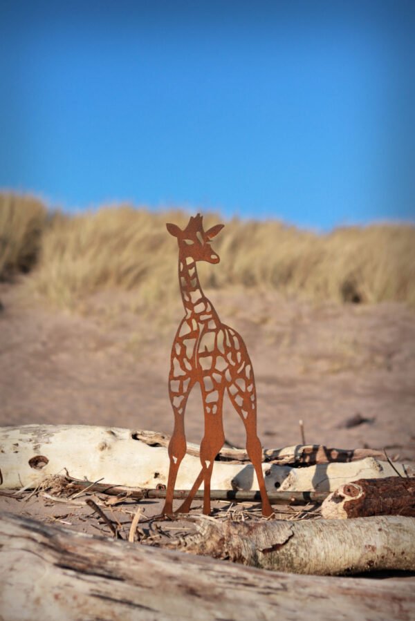 metal giraffe sculpture